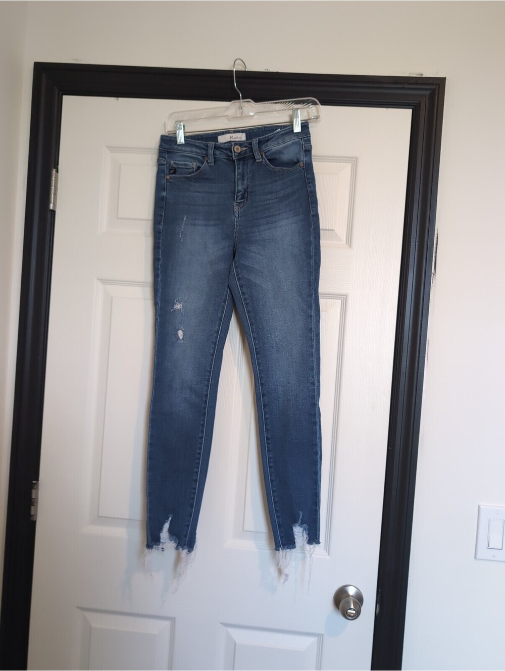 Size 7/27 kancan skinny distressed jeans